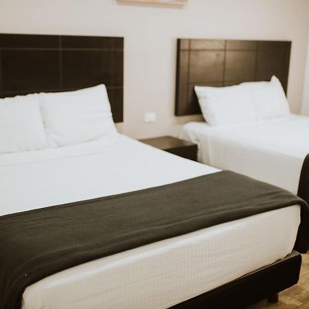 Hotel Capital Frontera Монклова Экстерьер фото