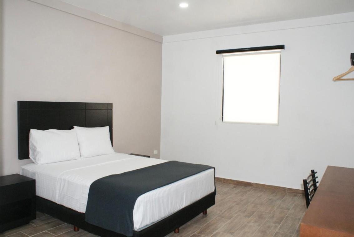 Hotel Capital Frontera Монклова Экстерьер фото